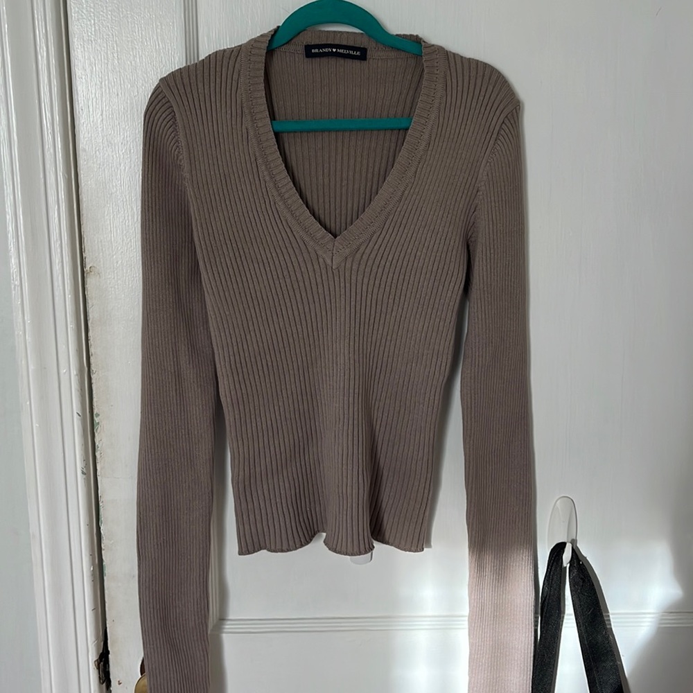 brandy melville v neck sweater ribbed knit size one size
